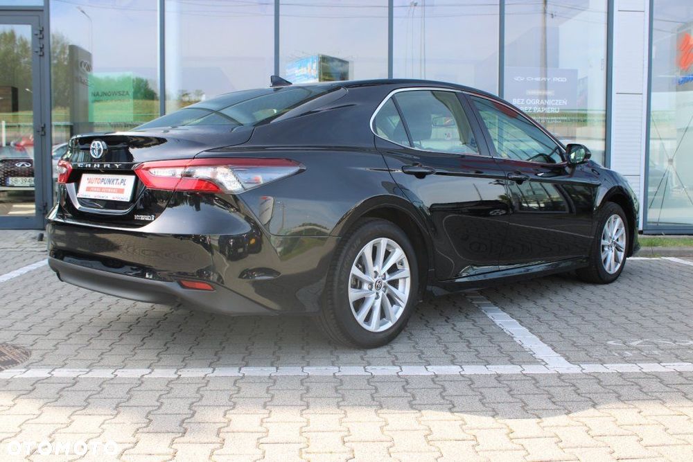 Toyota Camry - 5