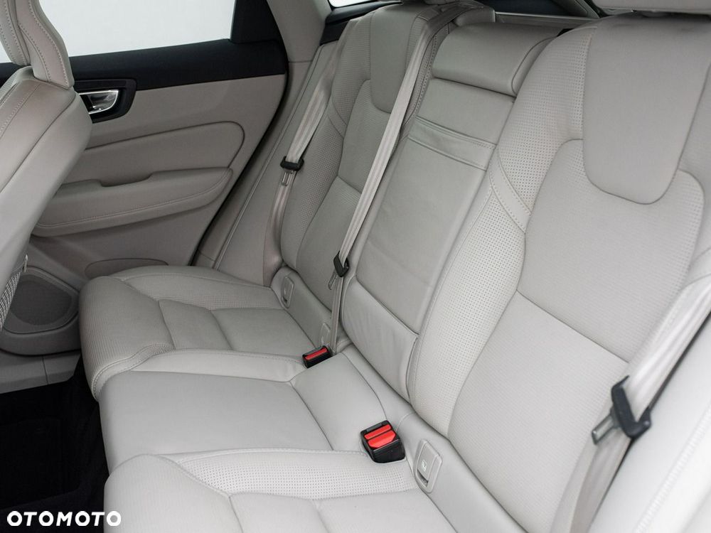 Volvo XC 60 - 25