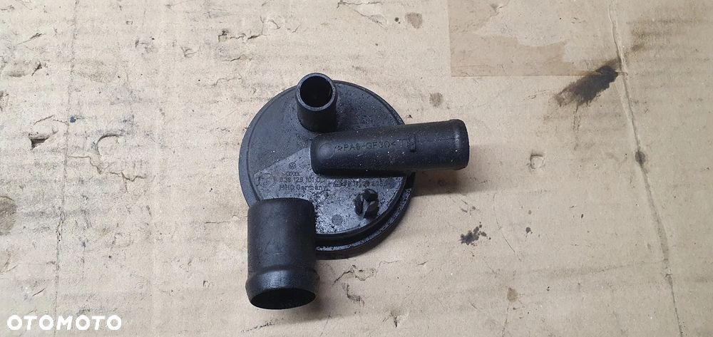Odma separator oleju VW Passat B5 1.9 TDI 028129101D - 1