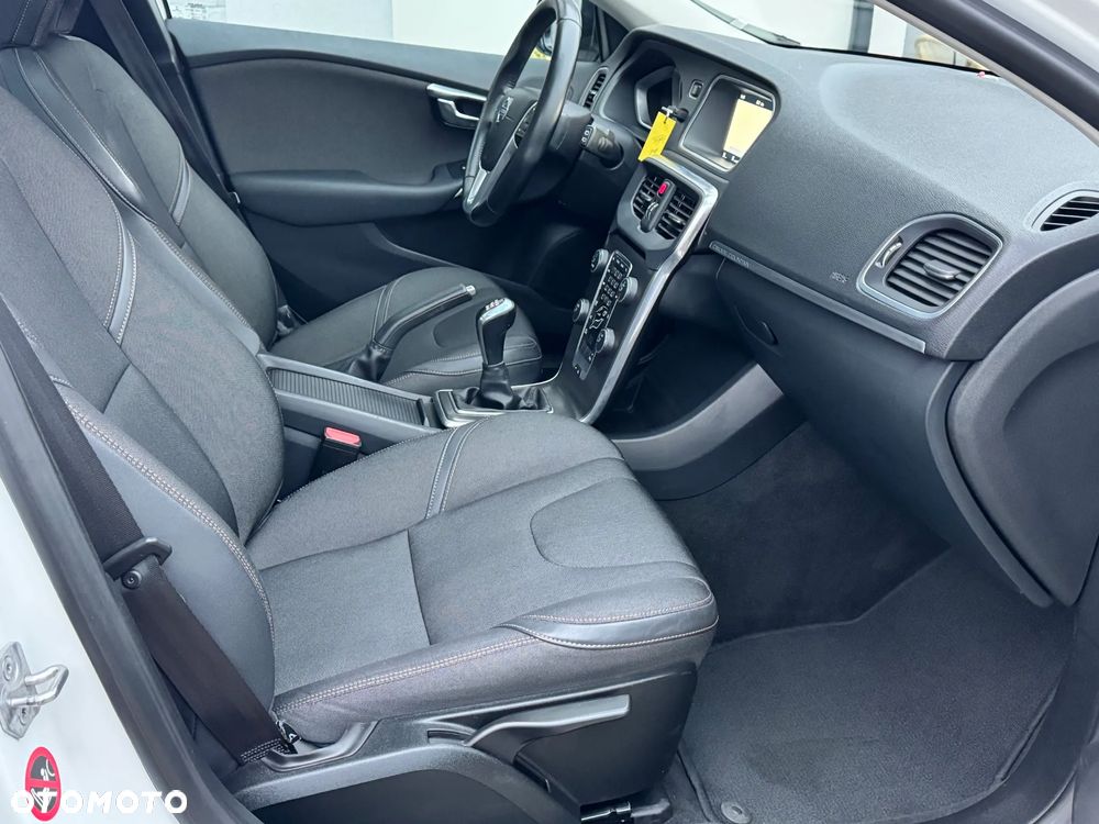 Volvo V40 Cross Country D2 Momentum - 11