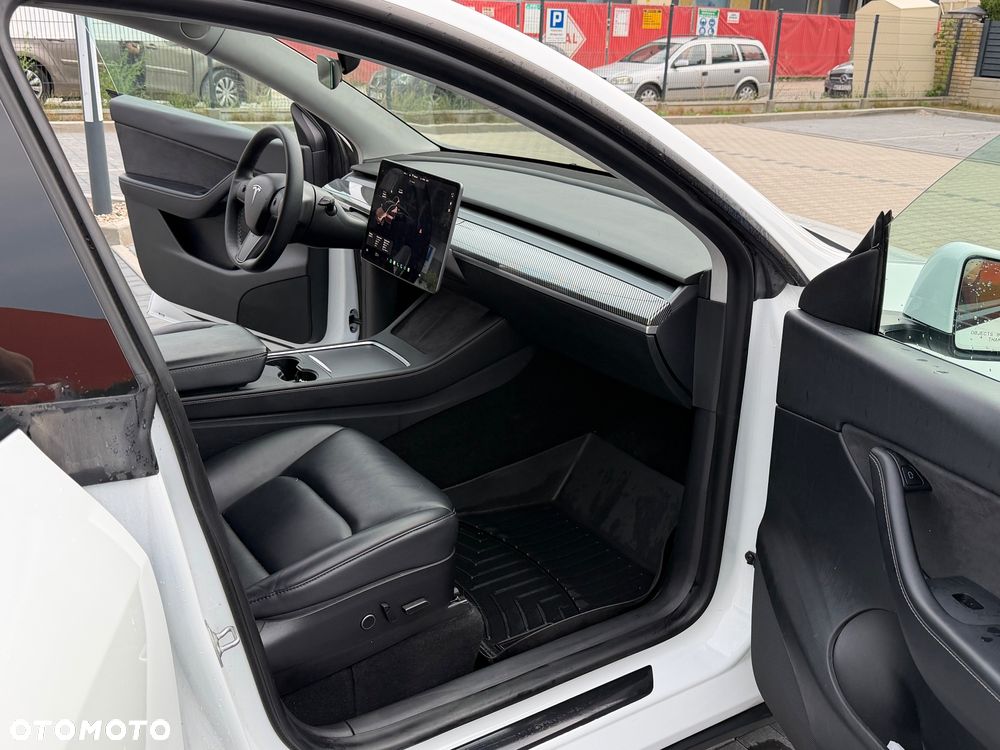 Tesla Model Y - 13