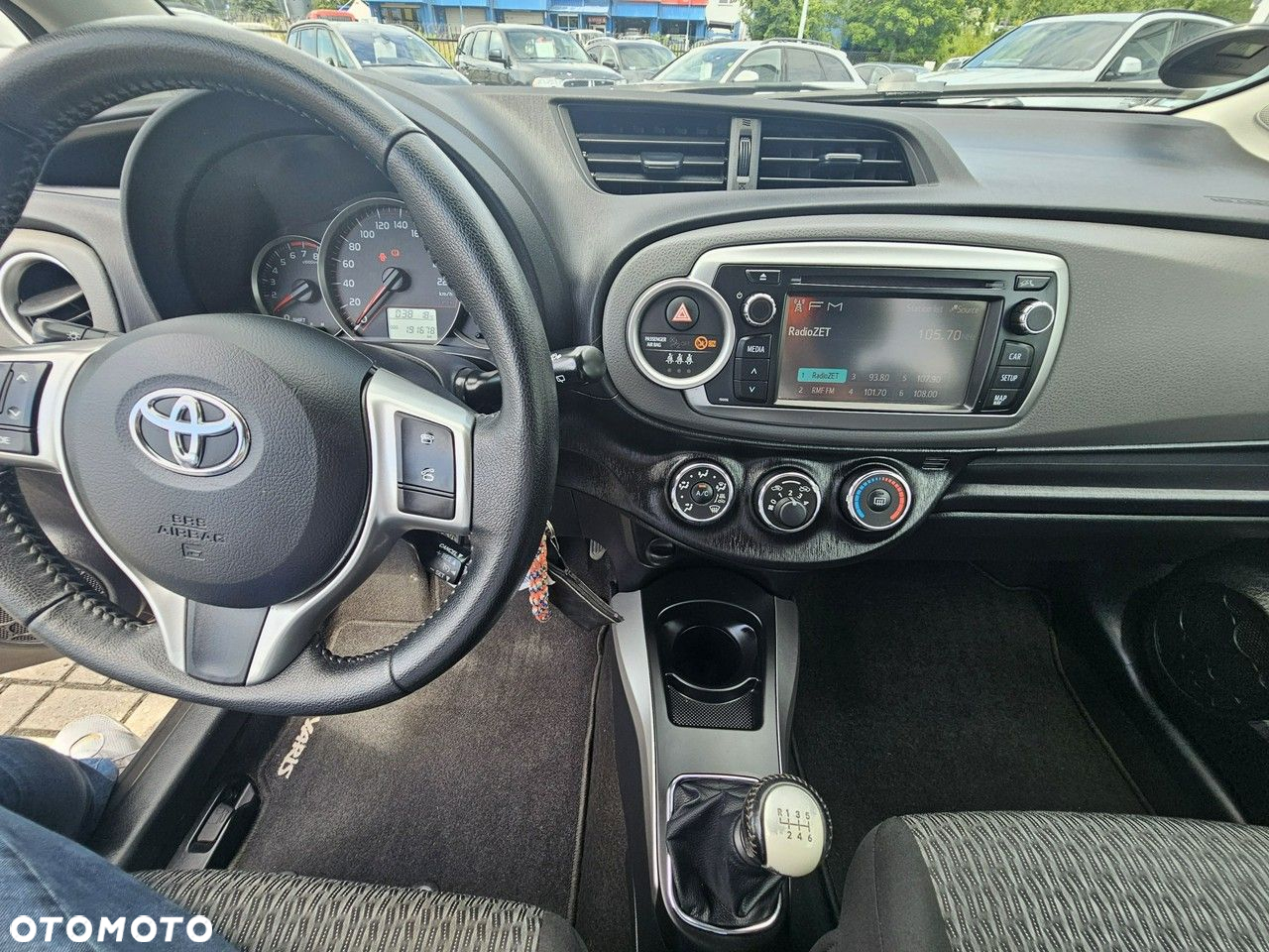 Toyota Yaris 1.33 Premium - 24