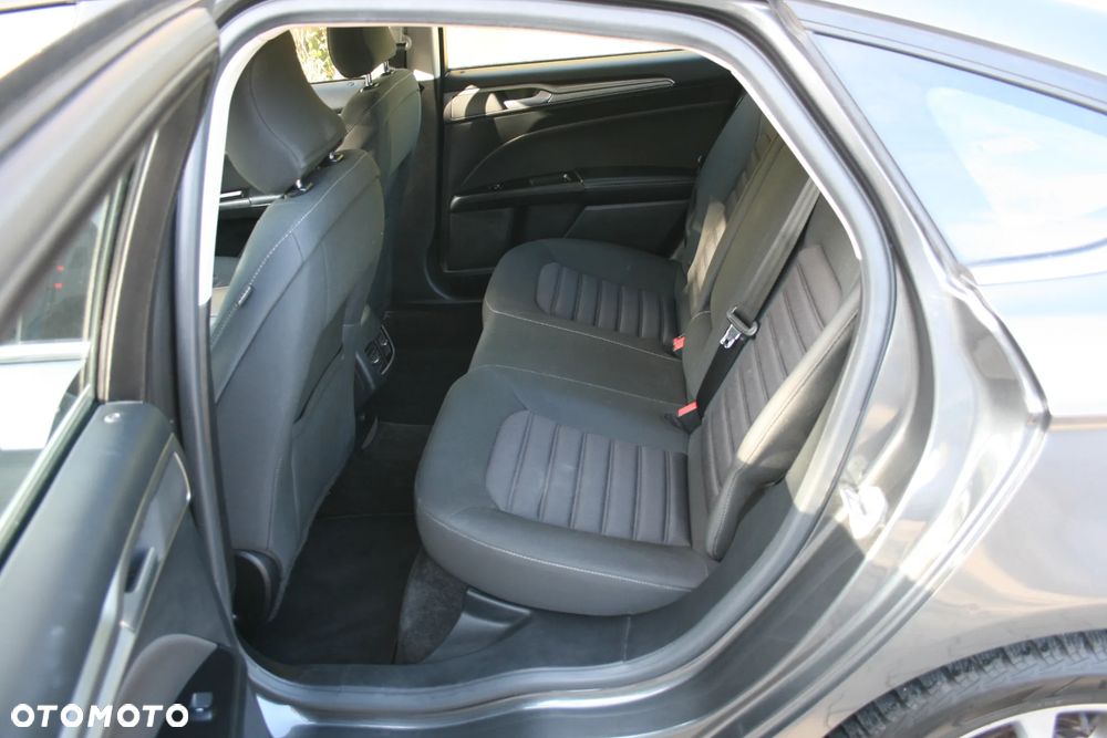Ford Fusion - 11
