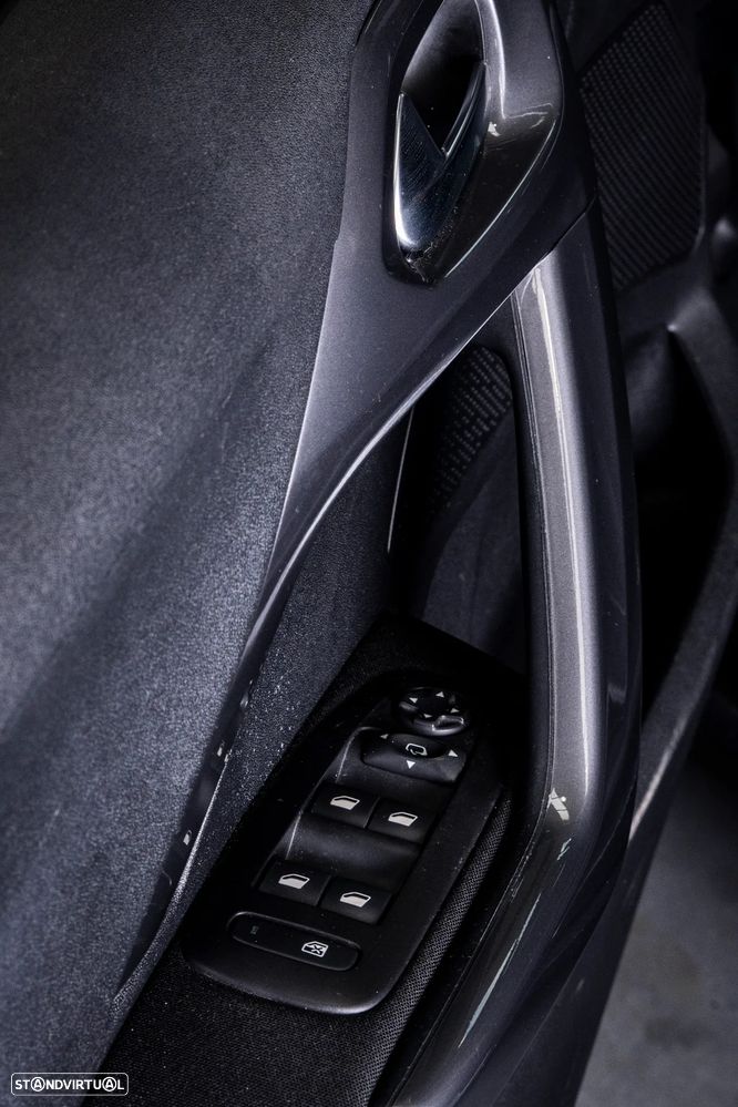 Peugeot 2008 1.6 BlueHDi Style - 44
