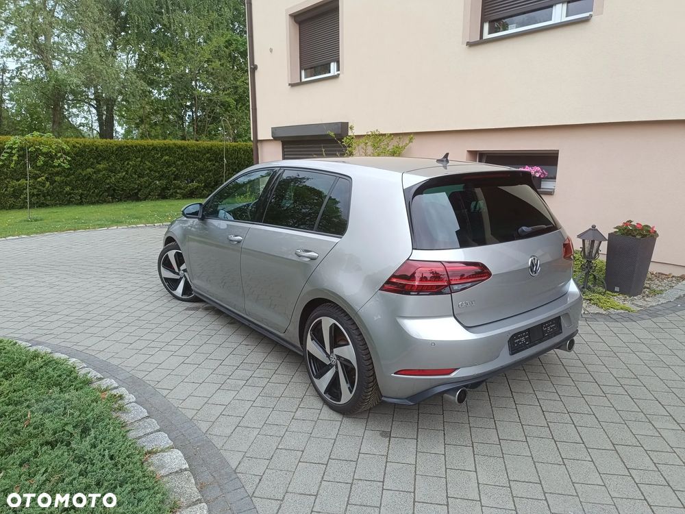 Volkswagen Golf - 2