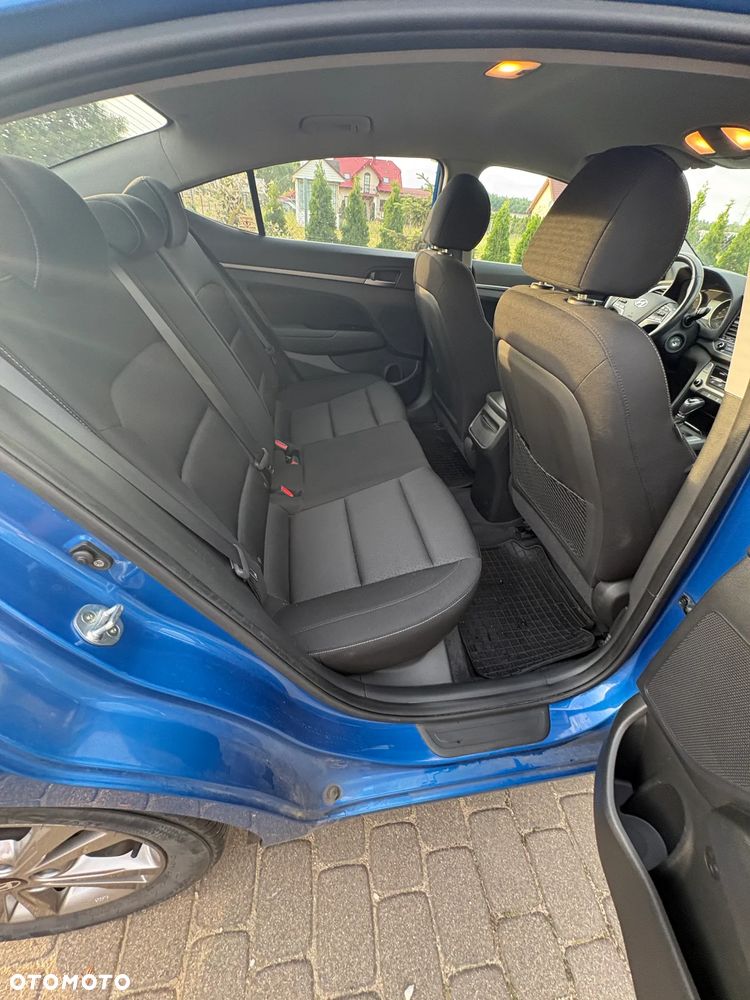 Hyundai Elantra - 8
