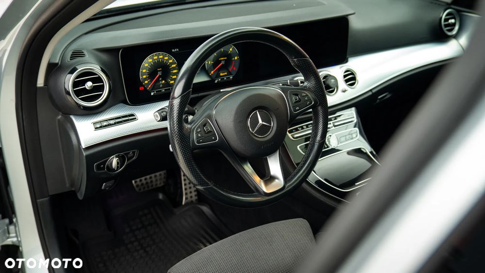 Mercedes-Benz Klasa E 220 d 4-Matic All-Terrain - 9
