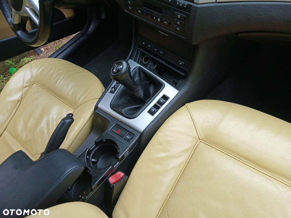 BMW Seria 3 323i - 14