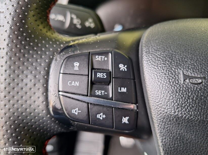 Ford Focus 1.0 EcoBoost MHEV ST-Line X - 16