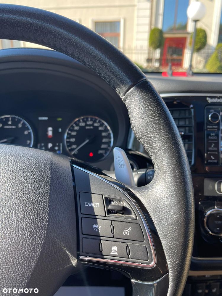 Mitsubishi Outlander - 16