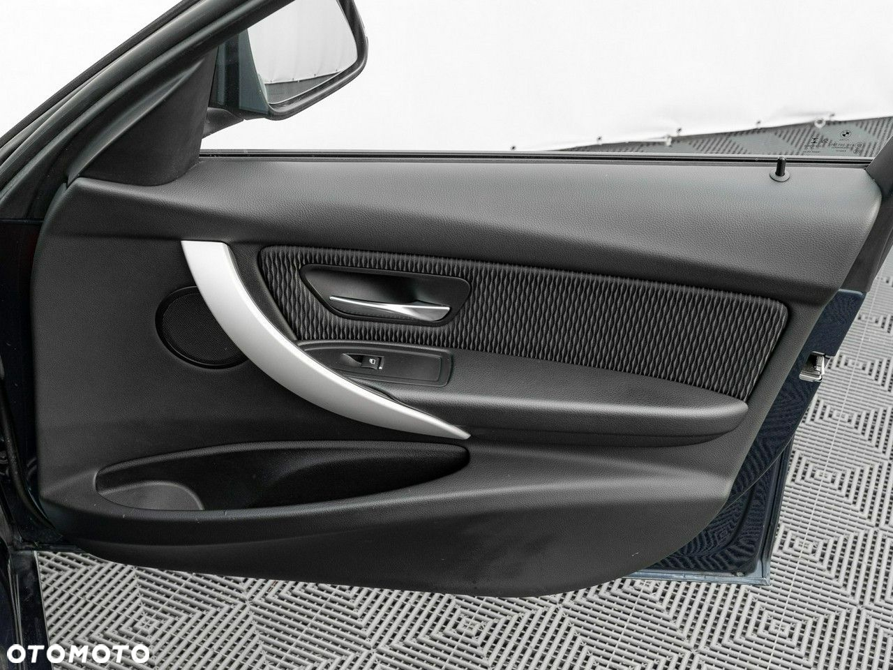 BMW Seria 3 330i xDrive Advantage - 34