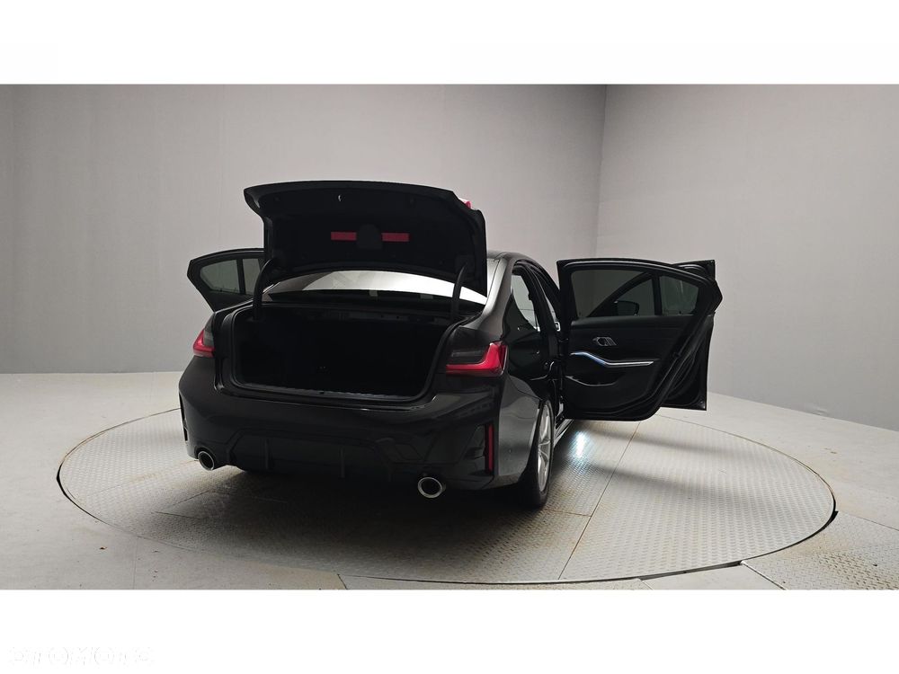 BMW Seria 3 320d xDrive mHEV M Sport - 12