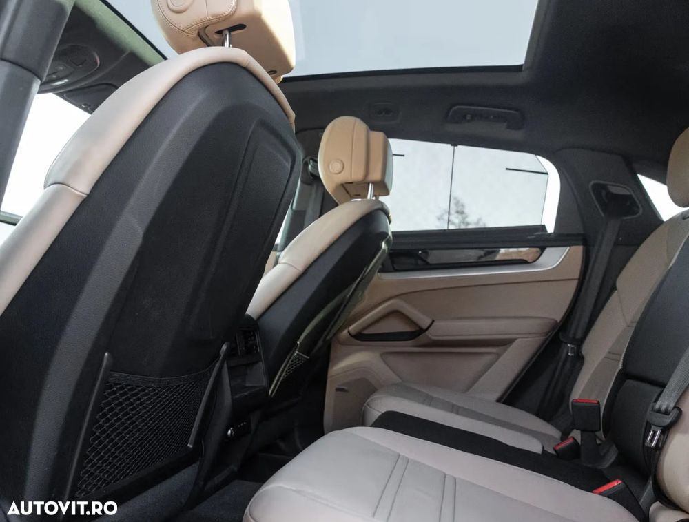 Porsche Cayenne Coupe E-Hybrid - 10