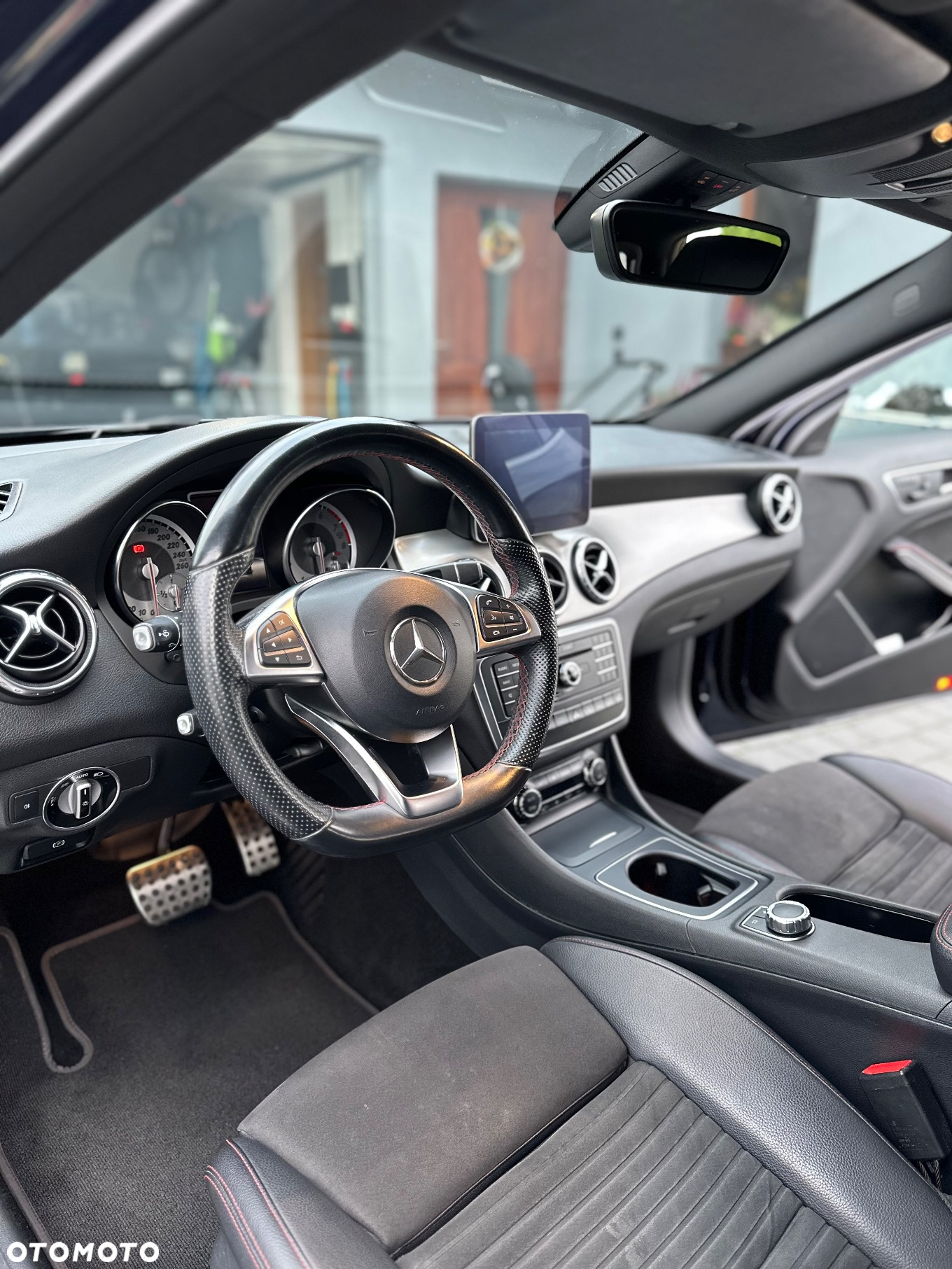 Mercedes-Benz GLA - 10