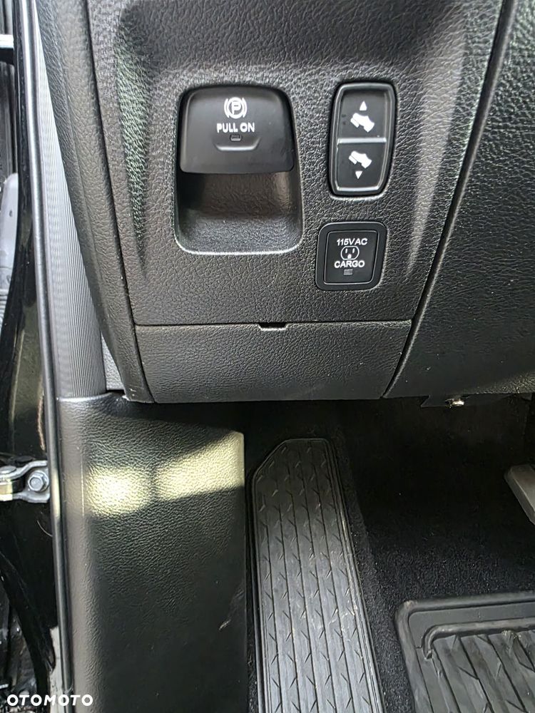 RAM 1500 Limited Night - 22