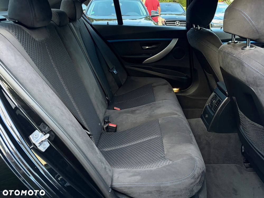 BMW Seria 3 318d M Sport - 8