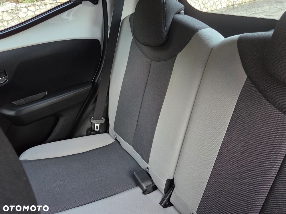 Toyota Aygo x-play touch - 28
