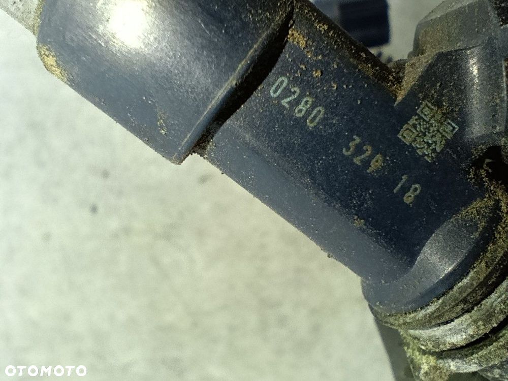 LISTWA WTRYSKOWA BENZYNA MITSUBISHI OUTLANDER I 028032918 2.4 16V - 5