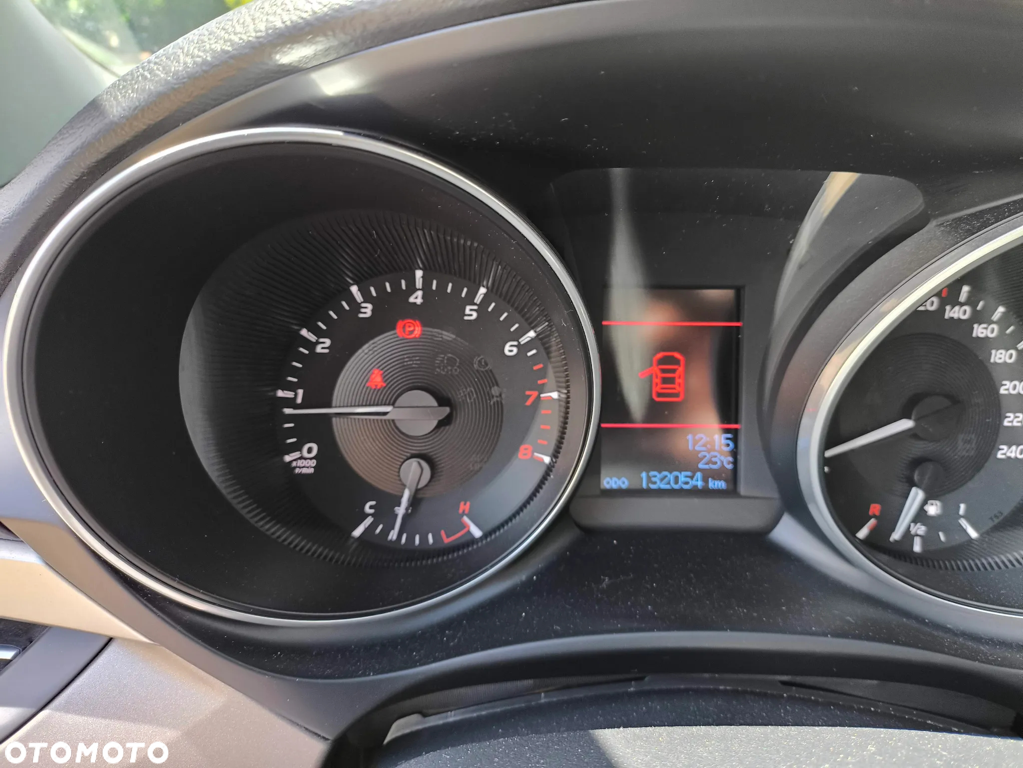 Toyota Avensis 1.8 Active - 16