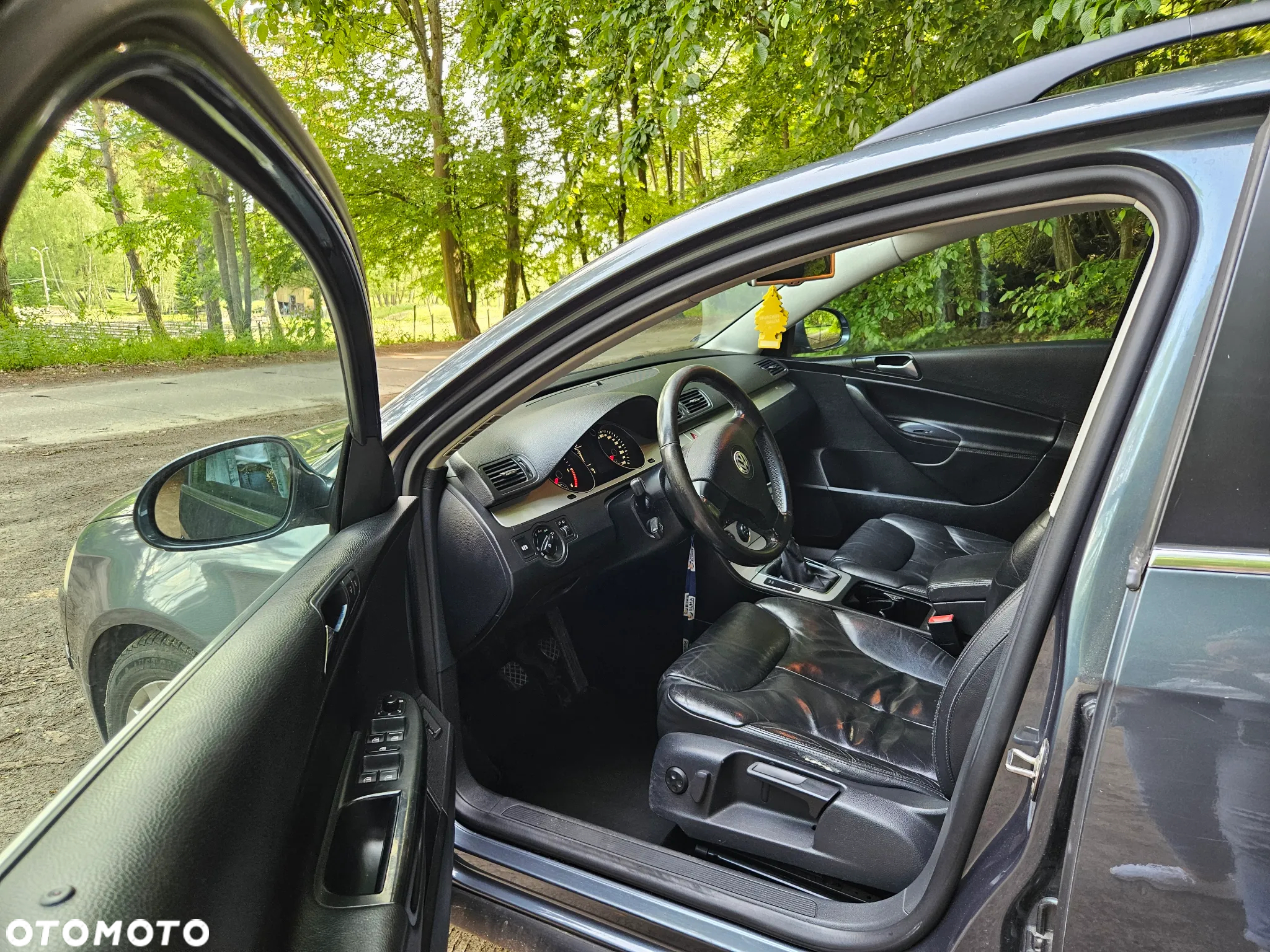 Volkswagen Passat 2.0 TDI DPF BlueMot Comfortline - 4