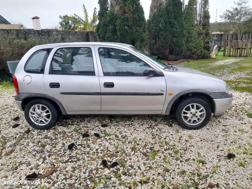 Opel Corsa 1.2 16V - 12