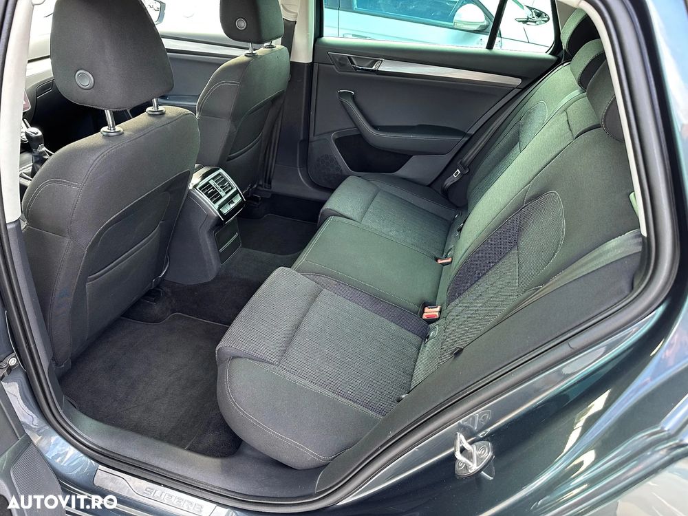 Skoda Superb 2.0 TDI Premium Edition - 10