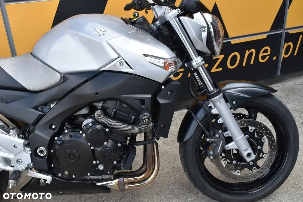 Suzuki GSR - 5