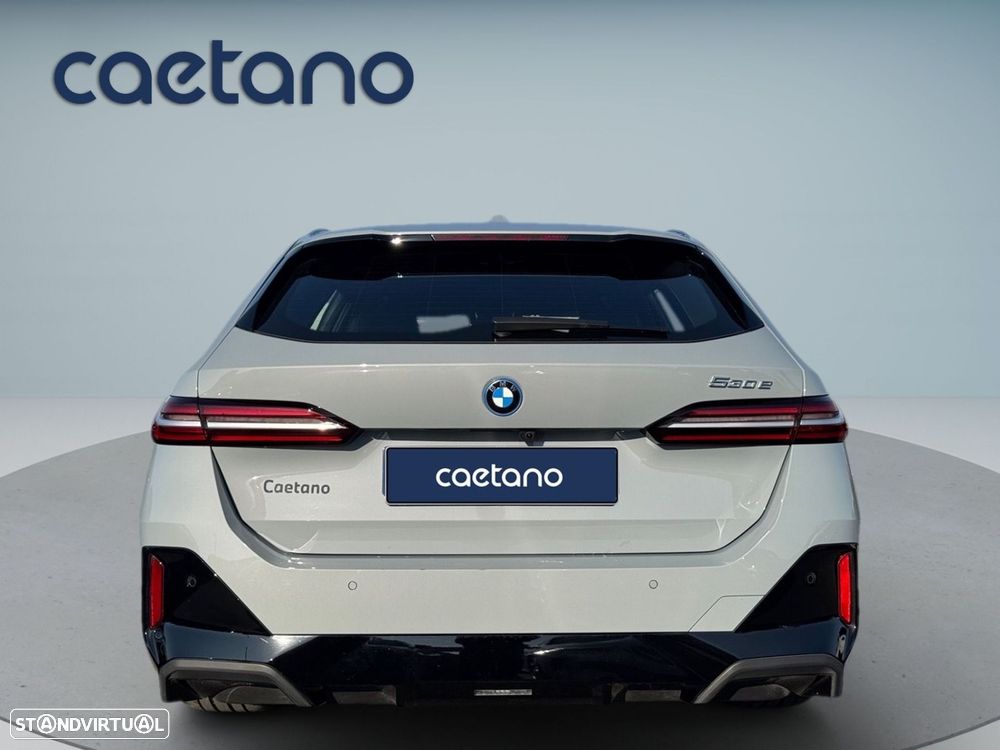 BMW 530 e Pack Desportivo M - 4