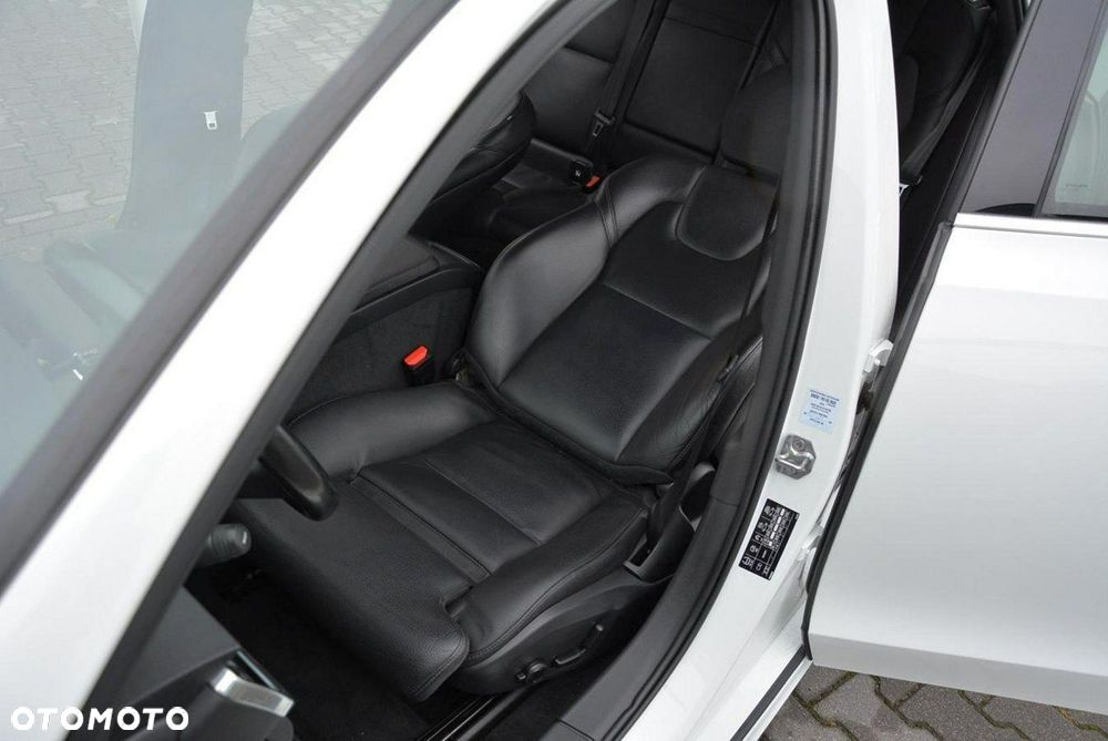 Volvo V90 D3 Momentum Pro - 21