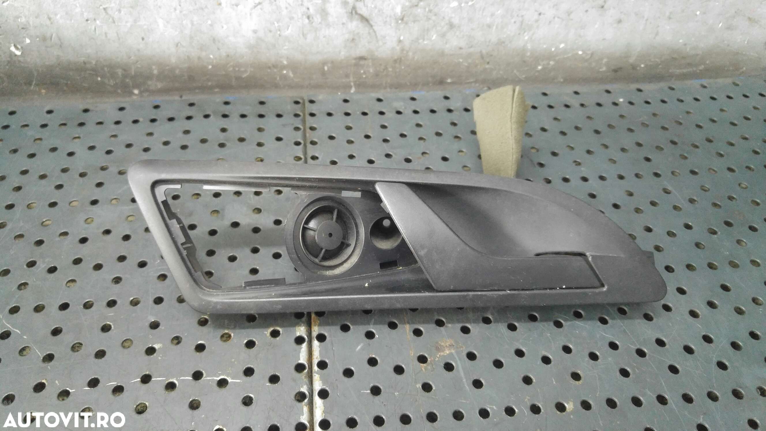 Maner interior cu boxa tweeter dreapta fata skoda octavia 2 1z 1z0837248 1z0035411p - 1