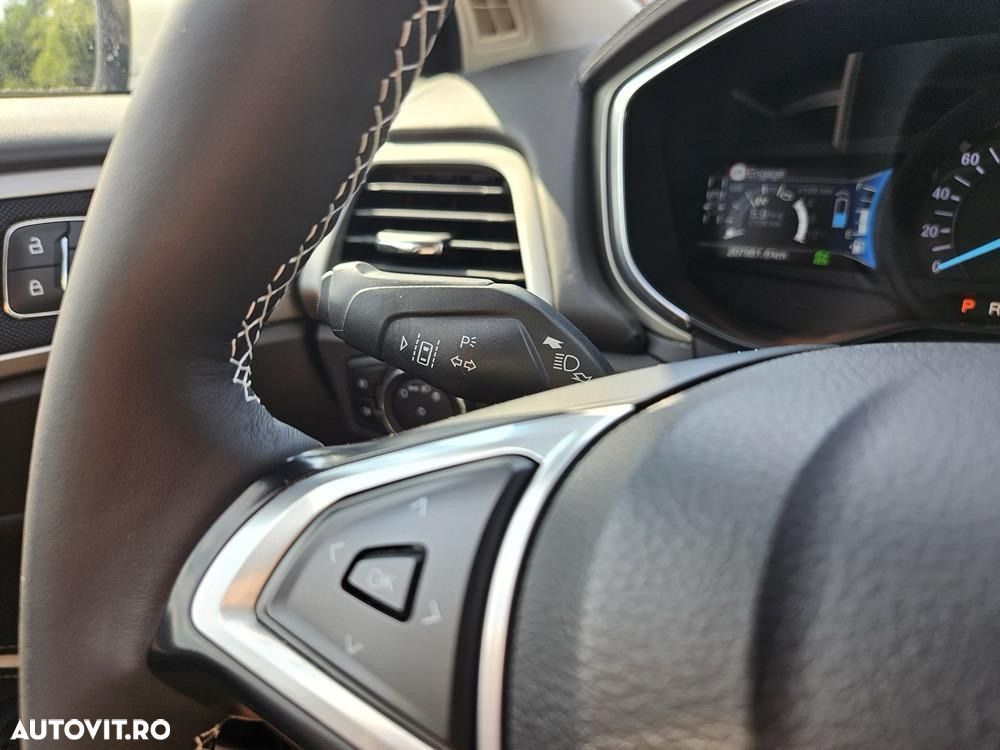 Ford Mondeo 2.0 HEV Vignale - 26