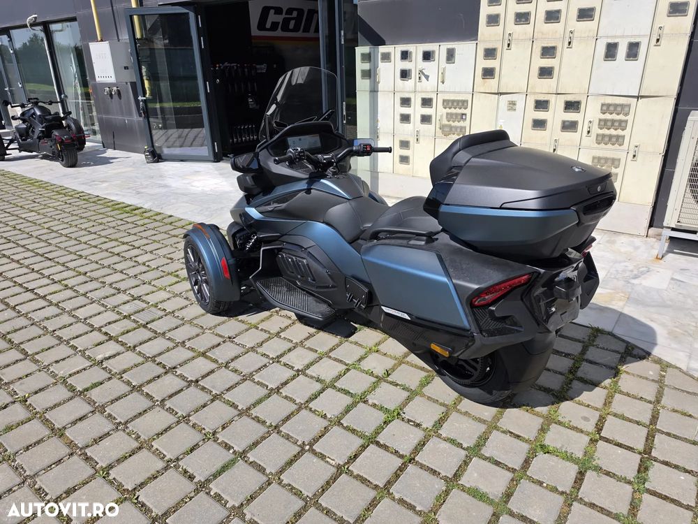 Can-Am Spyder - 8