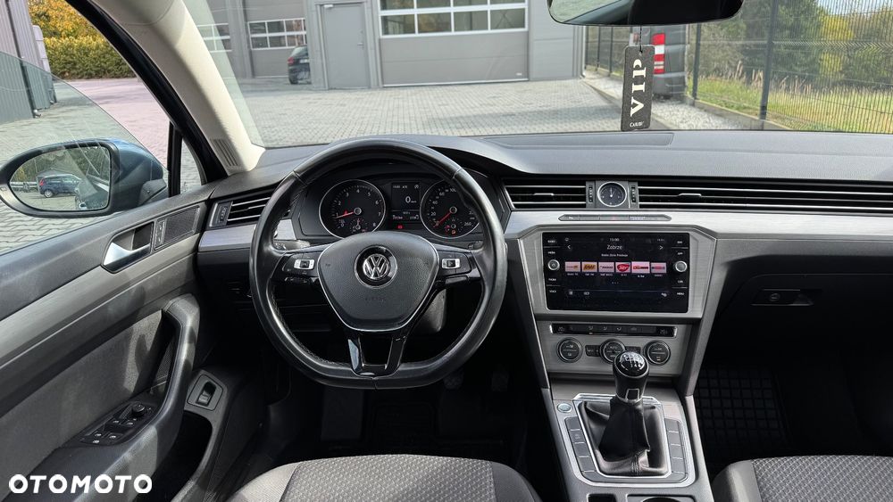 Volkswagen Passat - 8