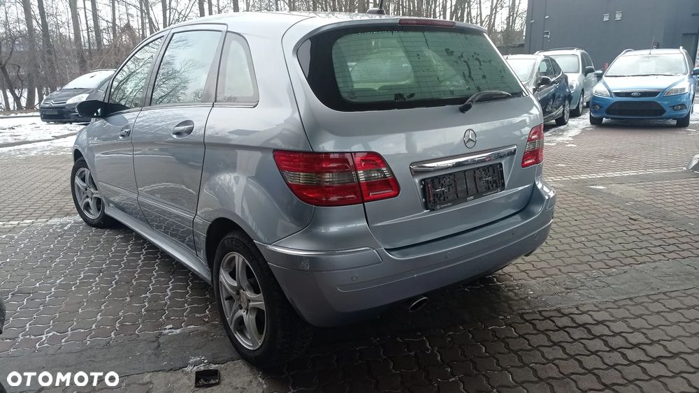 Mercedes-Benz Klasa B 180 CDI Special Edition - 21