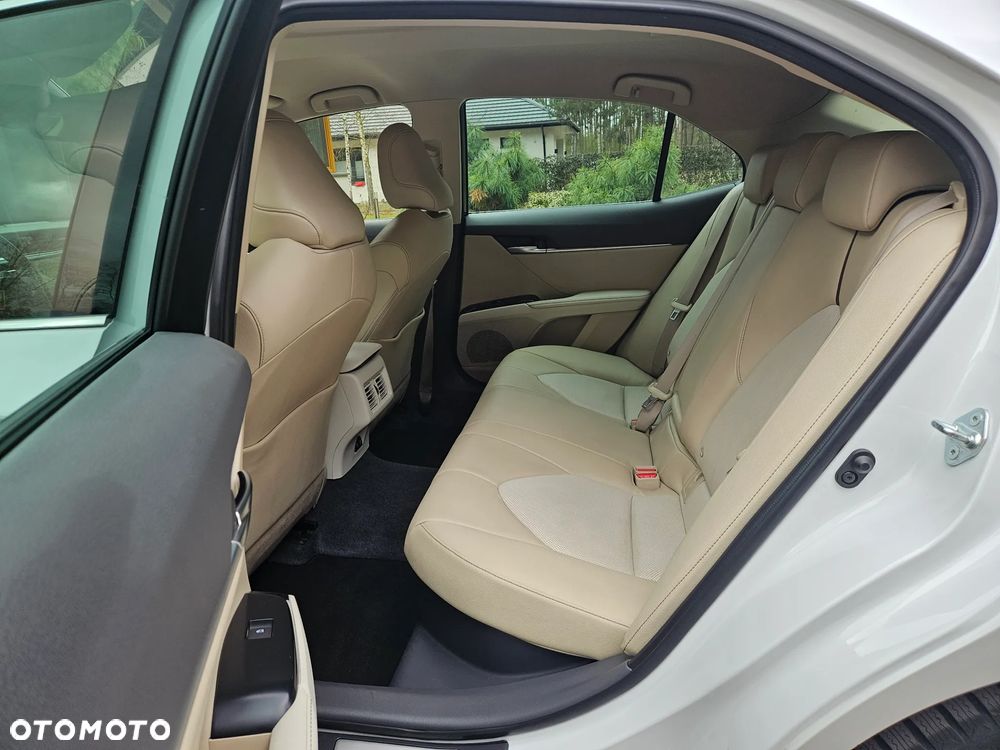 Toyota Camry 2.5 Hybrid Executive CVT - 21