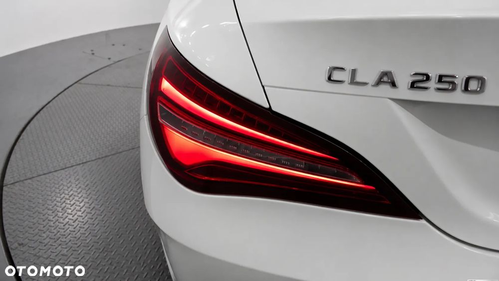 Mercedes-Benz CLA 250 4-Matic AMG Line - 7
