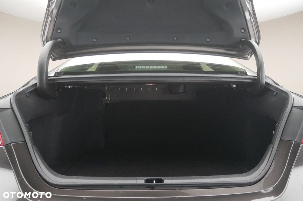 Toyota Camry 2.5 Hybrid Comfort CVT - 16