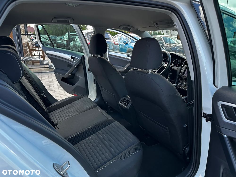 Volkswagen Golf - 25