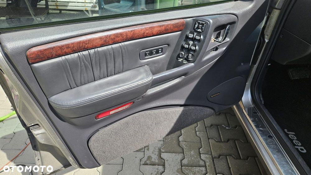 Jeep Grand Cherokee - 21