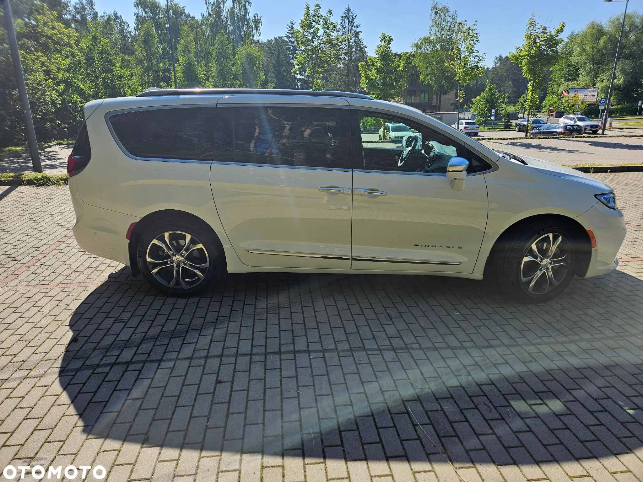 Chrysler Pacifica - 4