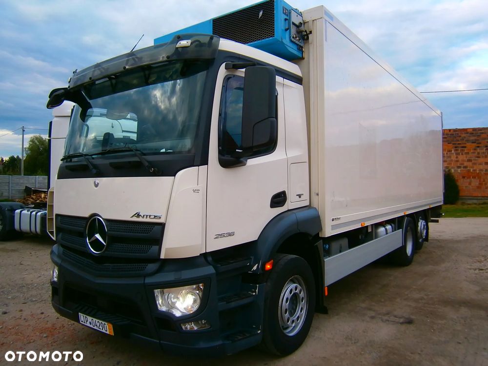 Mercedes-Benz Antos 2530 chłodnia 8,10 Serwis - 2