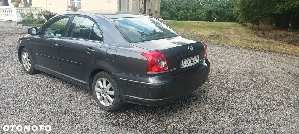 Toyota Avensis 2.0 D-4D Sol - 4