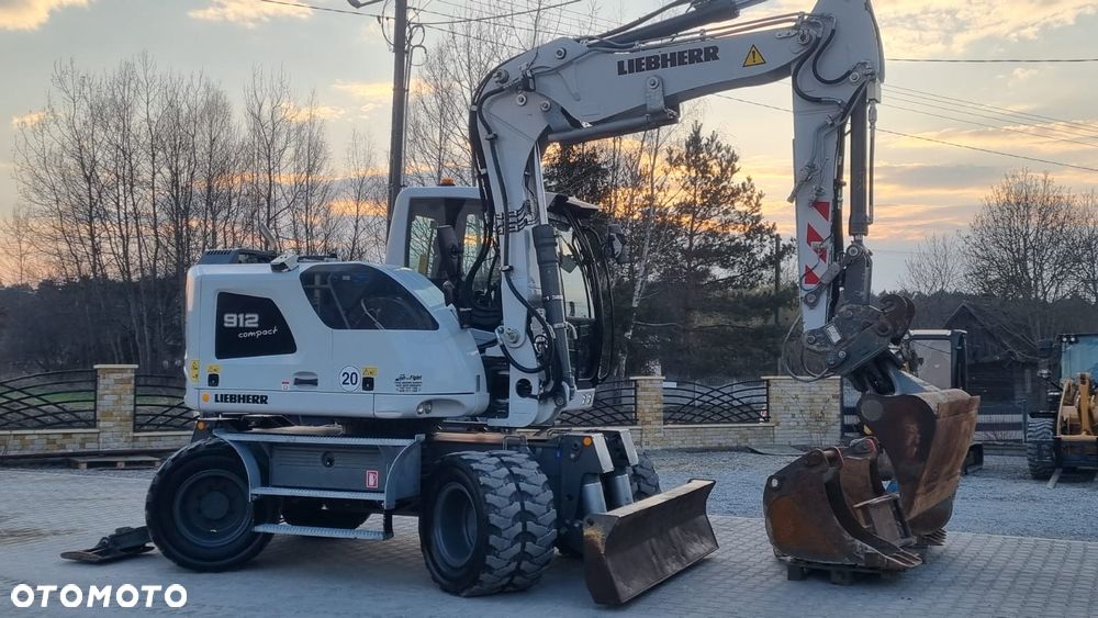 Liebherr A912/ 2017r/ Maszyna sprowadzona/