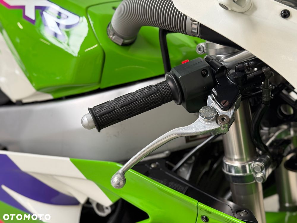 Kawasaki ZXR - 12