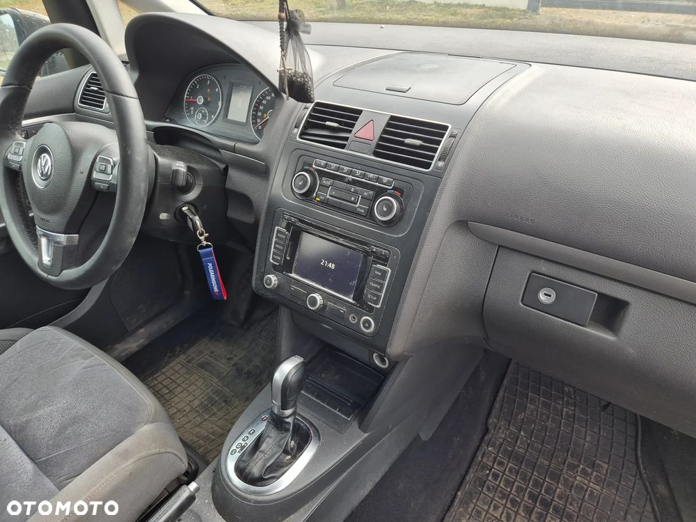 Volkswagen Touran 2.0 TDI DPF DSG Highline - 4