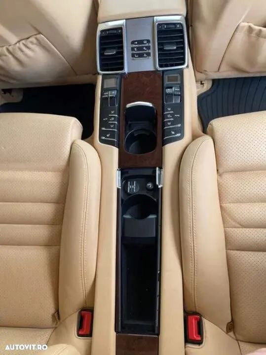 Porsche Panamera Turbo PDK - 24