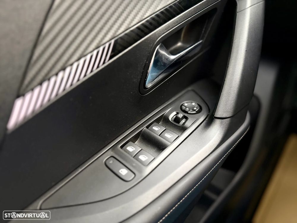 Peugeot 2008 1.2 PureTech Allure Pack - 17