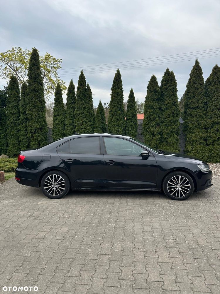 Volkswagen Jetta 1.6 TDI Comfortline DSG - 3