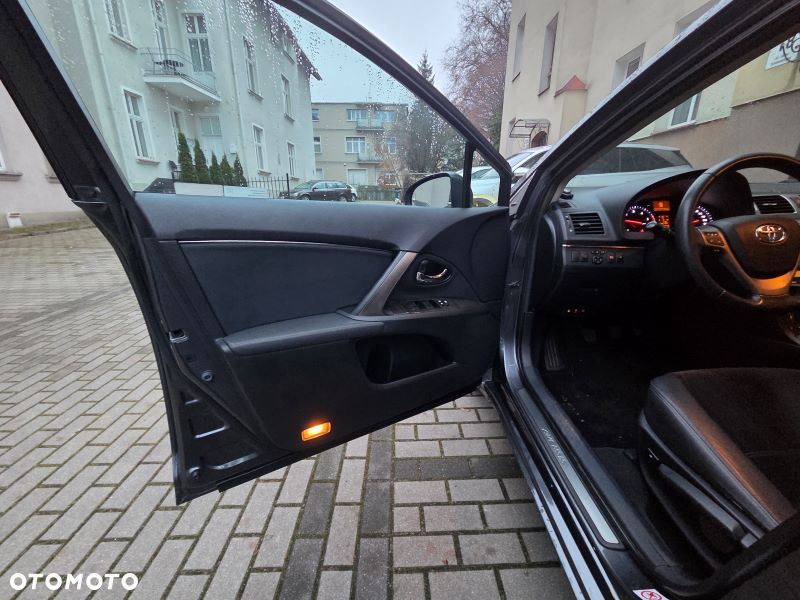 Toyota Avensis 2.0 D-4D Premium - 18