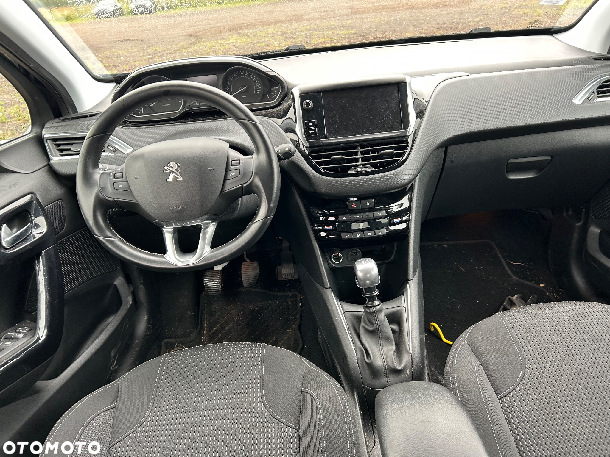 Peugeot 208 - 15